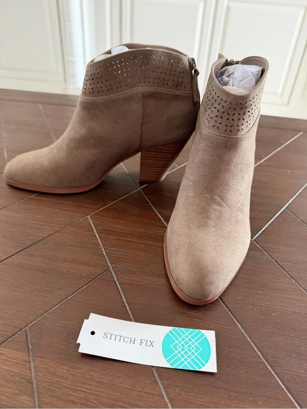 Violet & Red Jackson Laser Cut Taupe Heeled Booties Size 7.5